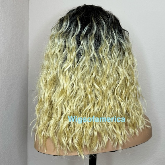 Premium quality synthetic wig - Picture 5 of 7